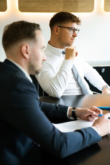 Rechtsanwalt Nikolai Odebralski: Fallbearbeitung im Team